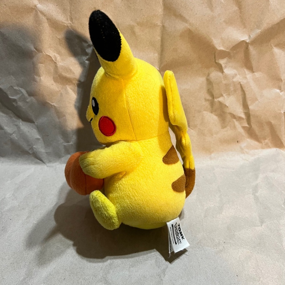 Tomy 8" Pikachu Plush Yellow Halloween Pumpkin Pokemon T18630 2016 Holiday - Picture 2 of 6
